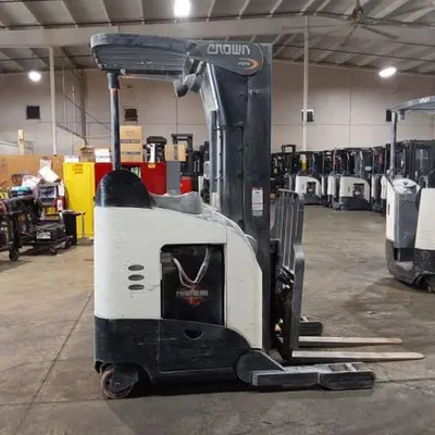 USED 2016 CROWN RR5725-45
