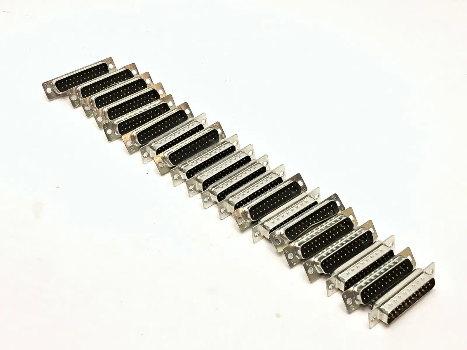 5-747912-4 | TE Connectivity  25 Position D-Sub Plug Male Pins Connector LOT OF 20 - New Other