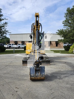 USED 2022 XCMG XE55U