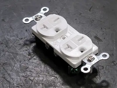 20A 250V Duplex Receptacle White (Box of 77)