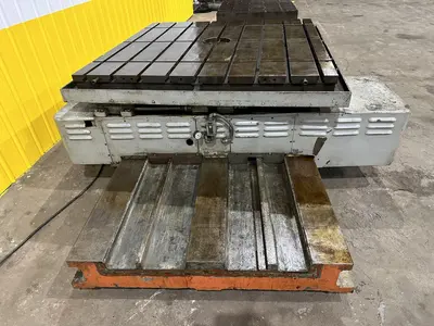 72" X 72" GIDDINGS & LEWIS (G&L) T-SLOTTED POWERED ROTARY TABLE W/ 72" POWERED INFEED SLIDE: STOCK #19731