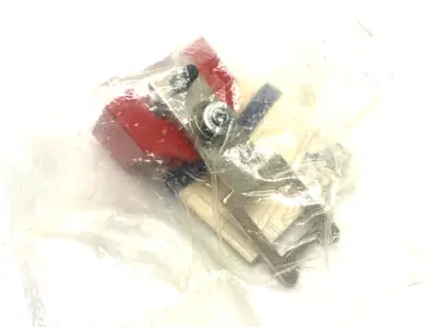 NEW TELEMECANIQUE FLEXIBLE TONGUE KEY FOR SWITCHES