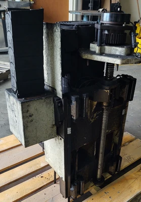 BRIDGEPORT 2216 CNC HEAD COMPLETE FANUC AC SPINDLE MOTOR UAASKD-06DBM13 WORKING