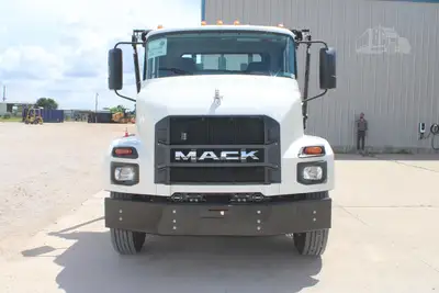 New | in-Stock 2025 MACK MD6 Hooklifts & Roll-Offs Texas US | Roll Off Truck World #1491879