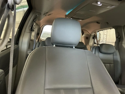 USED 2009 CHRYSLER TOWN AND COUNTRY