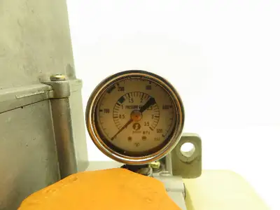 Showa LCB4 7864 Lubrication Oil Pump Machine Oiler 6L Steel Tank 0.1 L/Min 200V