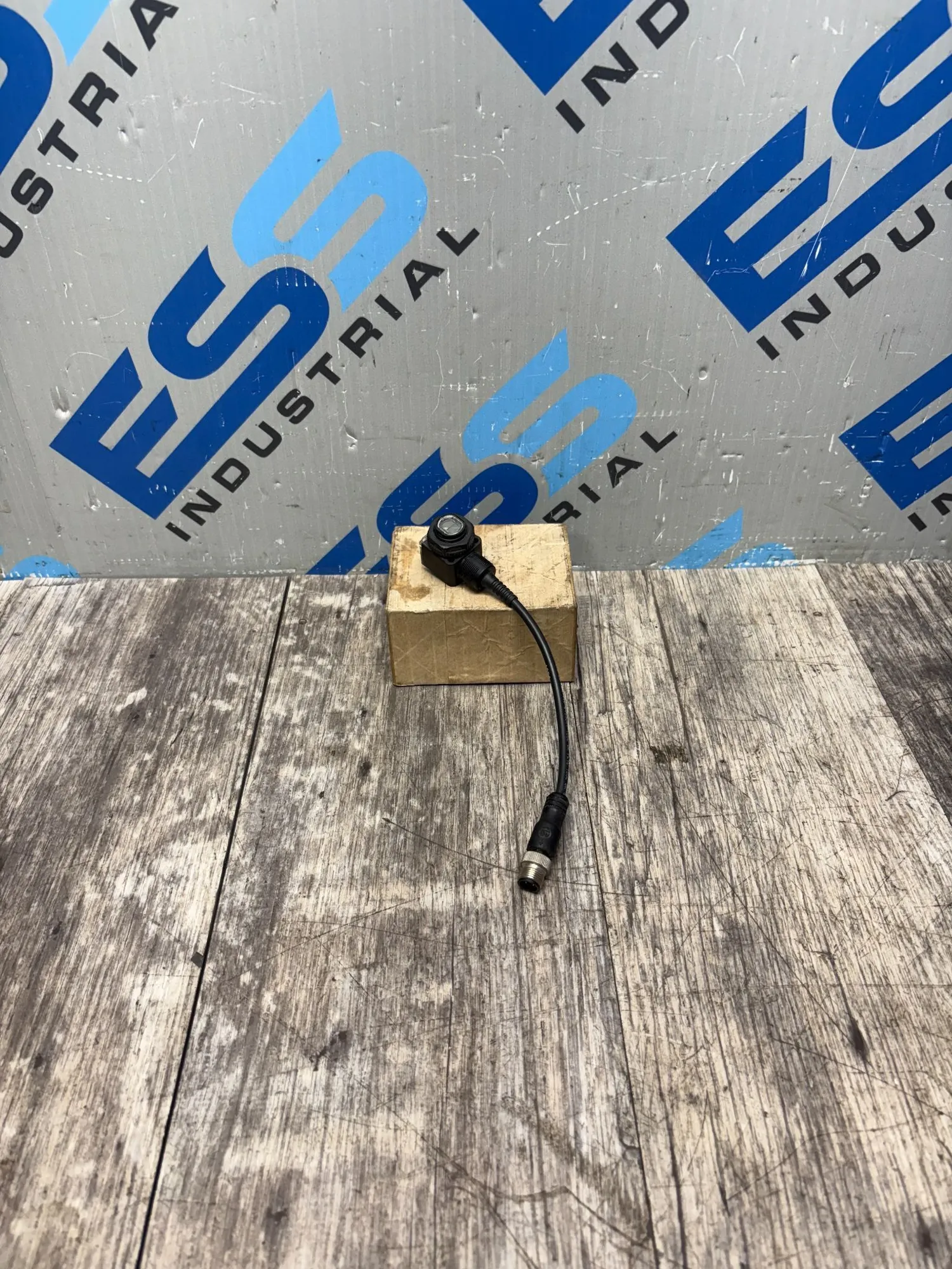 Used Allen Bradley 42EF-P2MNB-F4 Photoelectric Sensors South Carolina US | ESS Industrial Equipment Sales #1171839