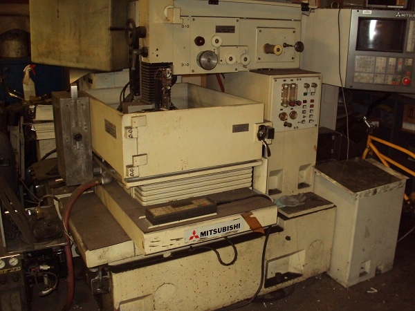 Used 1991 MITSUBISHI DWC-90SB Wire EDM Vermont US | Two Spade Machinery LLC #507236