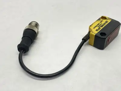 USED BANNER ADJUSTABLE-FIELD PHOTOELECTRIC SENSOR 10-30VDC 73187