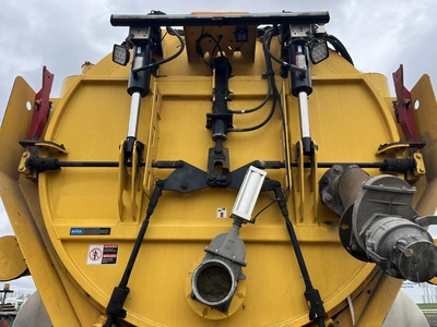USED 2017 PETERBILT 567 6X4