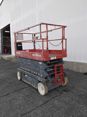 USED 2014 Skyjack SJ4632