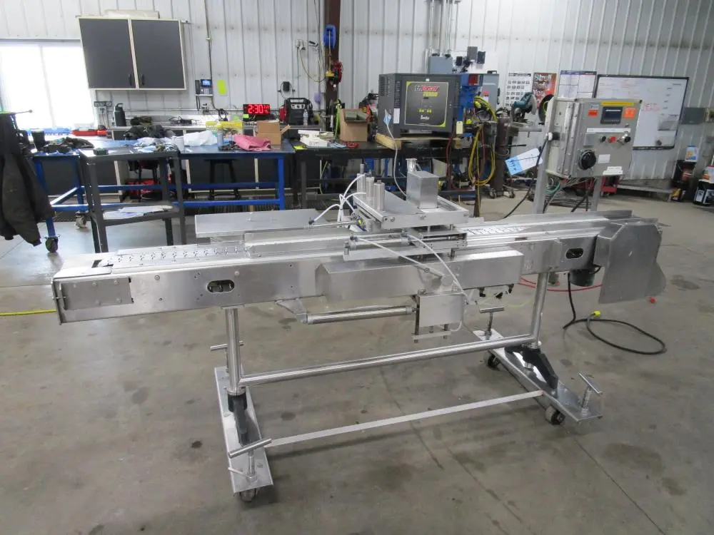 Conveyor with Wirecut