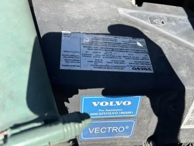 USED 2015 VOLVO VNM64T200