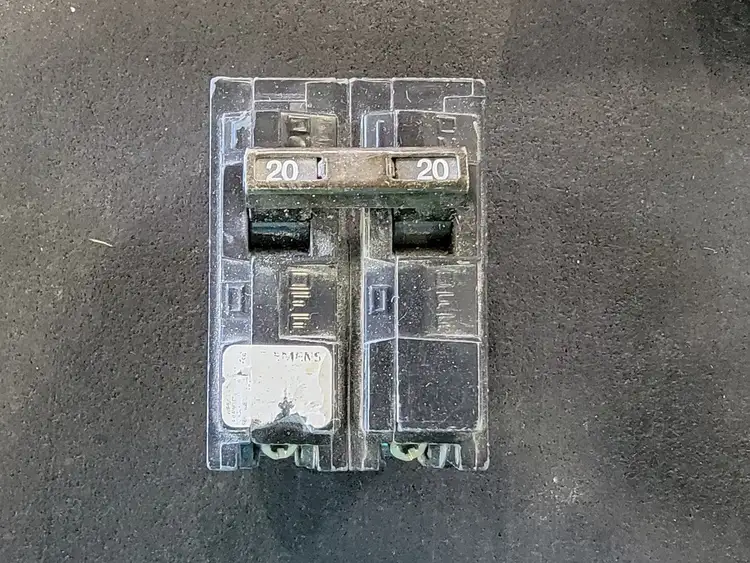 Used SIEMENS Q220 Switchgears British Columbia CA | Lenmark #243656
