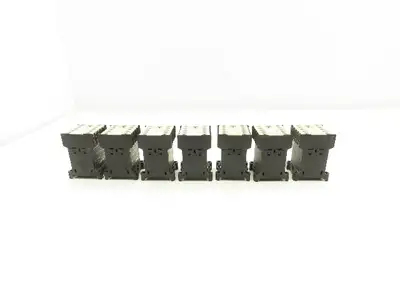 Siemen 3TH2022-0DB4 Contactor Relay 230V 3A 17-30VDC 2NO 2NC Lot Of 7