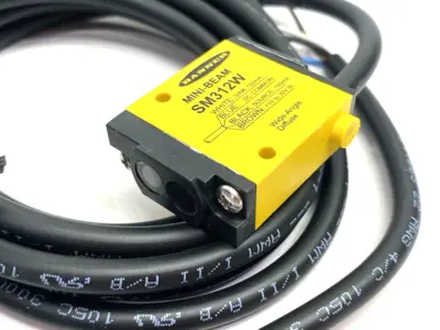 USED BANNER ENGINEERING MINI-BEAM DIVERGENT DIFFUSE SENSOR RANGE: 130MM 26264