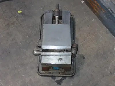Kurt 6" Vise
