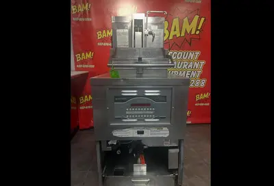 Henny Penny PFG690.09 26” 8-Head Natural Gas Pressure FryerHenny Penny PFG690.09 26” 8-Head Natural Gas Pressure Fryer