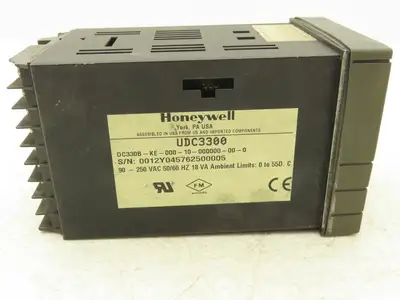 Honeywell UDC3300  Digital Temperature Controller DC330B-KE-000-20-000000-00-0