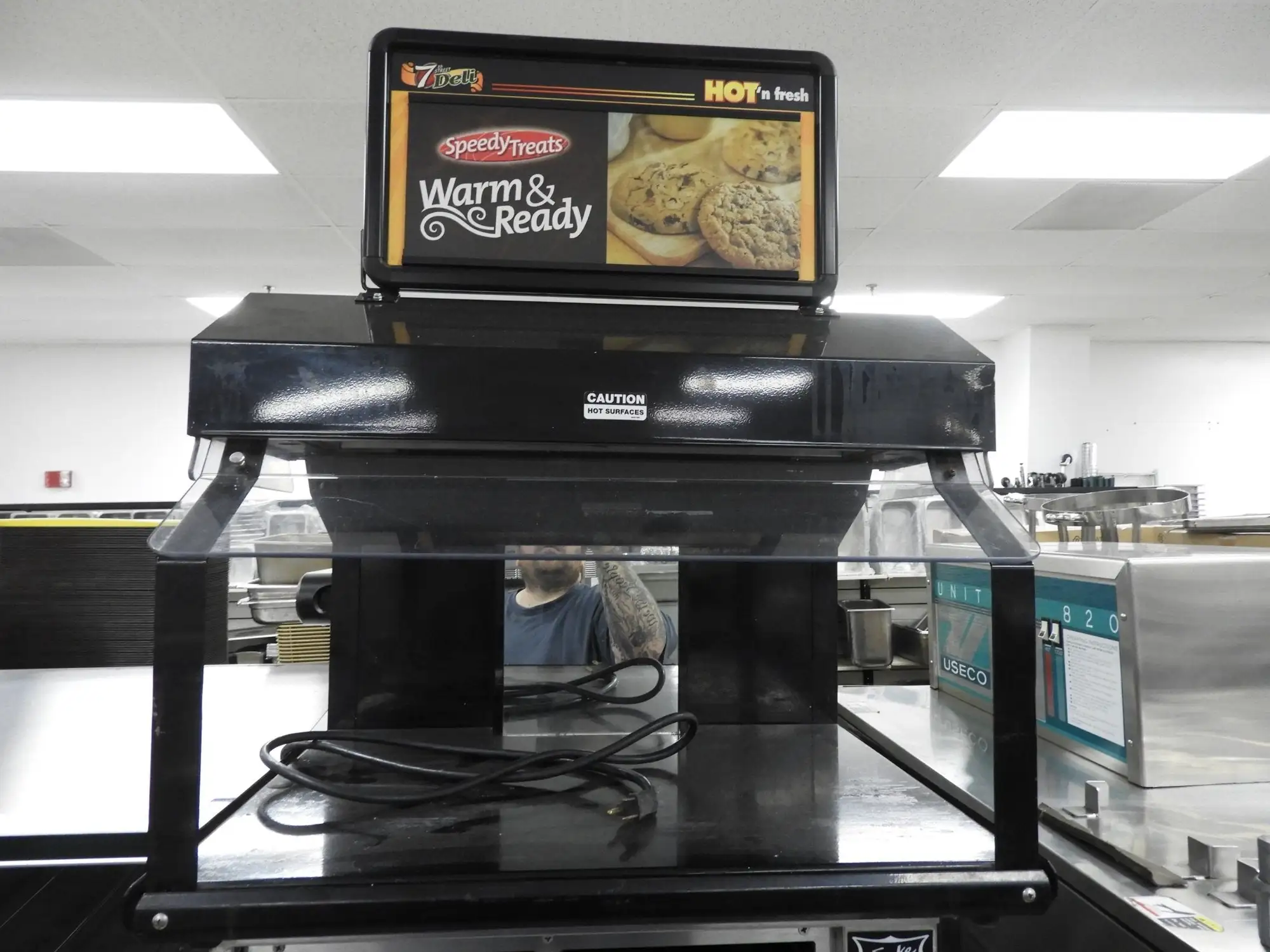 Used Merco Used Merco MM-24 Commercial Counter Top Mini-Merchandiser Warmer Display 120V Countertop Display Warmers Illinois US | Falcon Restaurant Supply #1376468