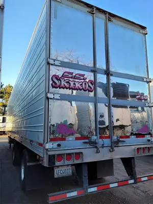 USED 2005 UTILITY 50 FOOT