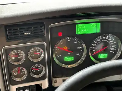 USED 2011 KENWORTH T800