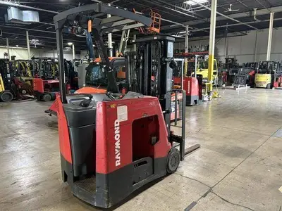 Used RAYMOND 415C35TT 3-Wheel Stand up Electric Counterbalance Forklifts Illinois US | Somerset Equipment Sales #1546177