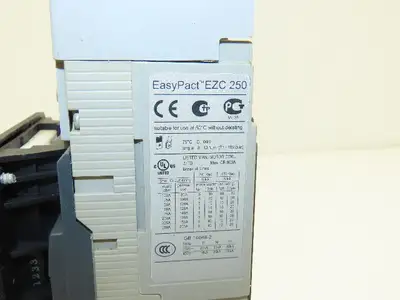Schneider EZC 250N EasyPact Circuit Breaker 150A 3-Pole 600VAC 250VDC Handle