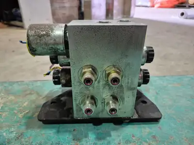 Used CATERPILLAR 265-0881 Parts (Hydraulics and Pneumatics) British Columbia CA | Lenmark #1440817