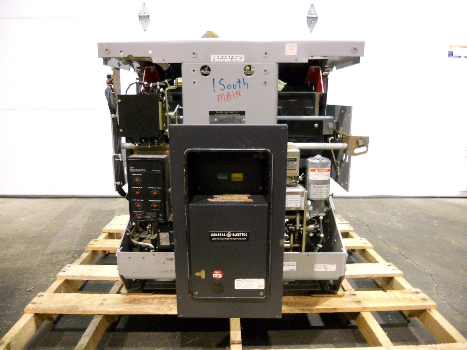 Used GE AKR-8D-100 Circuit Breakers Ohio US | Equipment Recovery Corp. #1329705