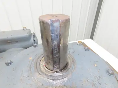 Double Reduction Gearbox 210:1 Ratio Reducer 8 RPM 182TC Vertical Output Shaft