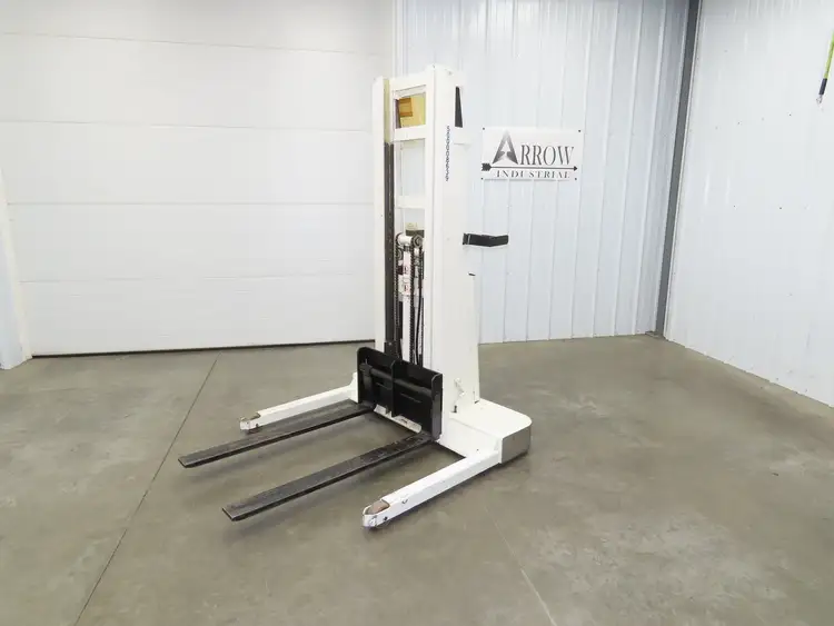 Used CROWN _UNKNOWN_ Pallet Lifters Indiana US | Arrow Industrial #1055988