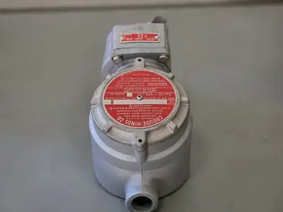 NEW CROUSE-HINDS FSQ-FSQC-230