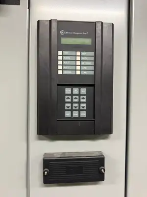 USED 2002 SQUARE D MODEL 4