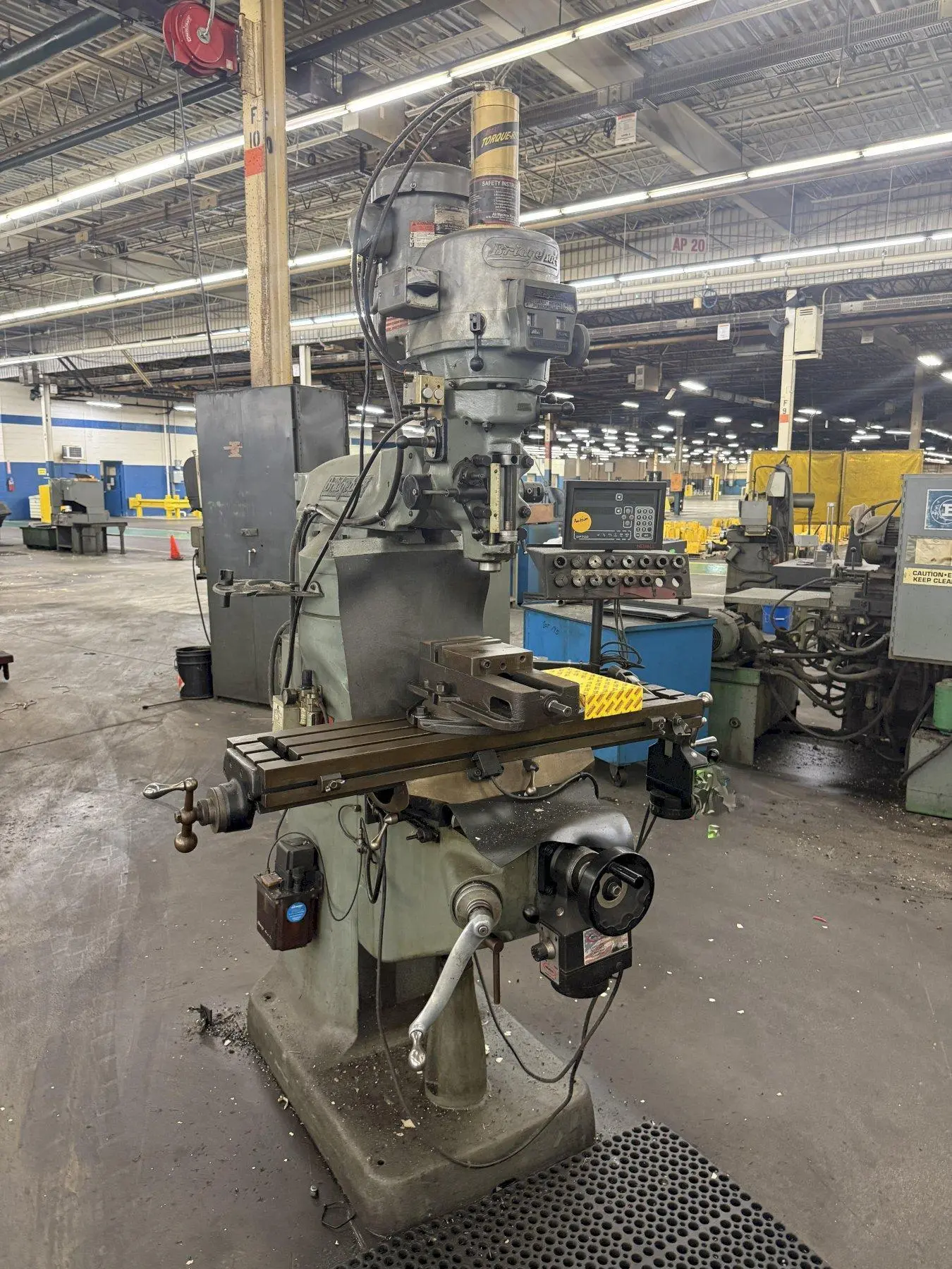 2 HP BRIDGEPORT SERIES I VERTICAL RAM TYPE KNEE MILL, WITH DRO, POWER FEEDS & DRAW BAR: YOBRO #25295