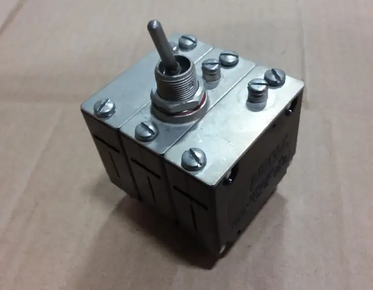 Used AIRPAX M55629/22-LM-LM-LM Switchgears British Columbia CA | Lenmark #242624