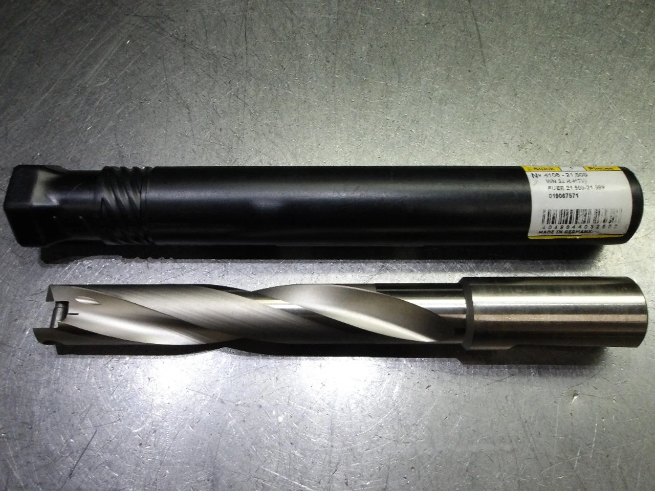 Guhring  21.5-21.99mm 5XD Coolant Thru Drill 1" Shank 9041080215050 (LOC1677)