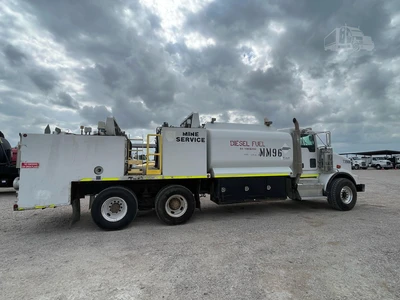 Used 2013 KENWORTH T800 Fuel & Lube Trucks Texas US | Roll Off Truck World #1491808