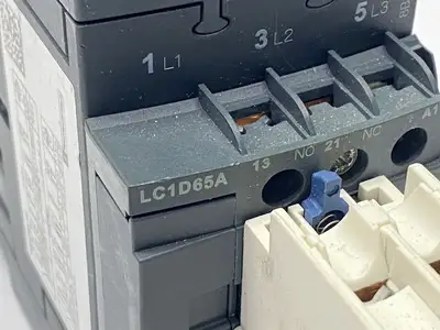 USED SCHNEIDER ELECTRIC THERMAL OVERLOAD CONTACTOR 3-POLE 65A W/ LADN11