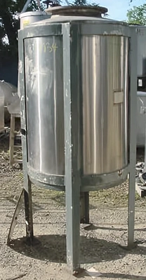 USED VERTICAL CLOSED TOP TANK CLOSED TOP TANK