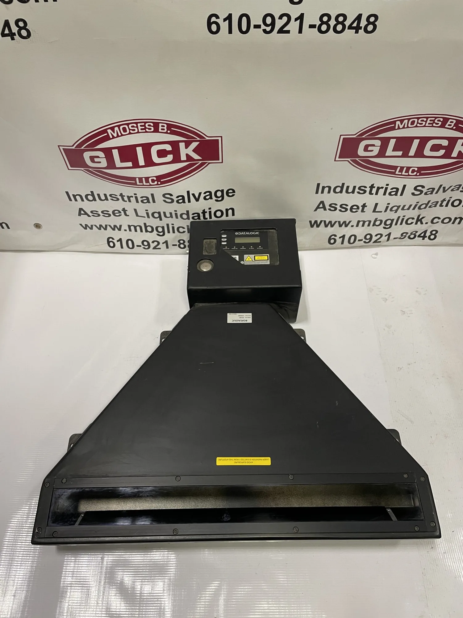 Datalogic DS8100A-2010 Barcode Scanner w/ GFC-800 20-30VDC