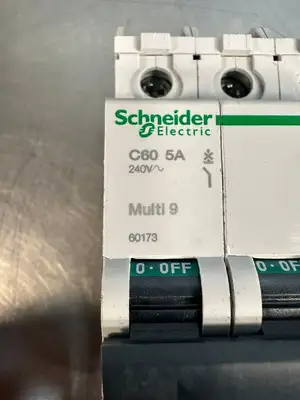 USED Schneider Electric C60