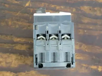 Used SCHNEIDER ELECTRIC GV2ME22 Switchgears British Columbia CA | Lenmark #242045