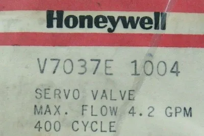NEW HONEYWELL V7037E-1004-2 SERVO VALVE V7037E10042 39758 BM6339-02