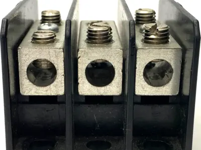Used Square D Ser. D Power Distribution Block 3-Pole, 600V Terminal Blocks Michigan US | Maverick Industrial Sales #1496053