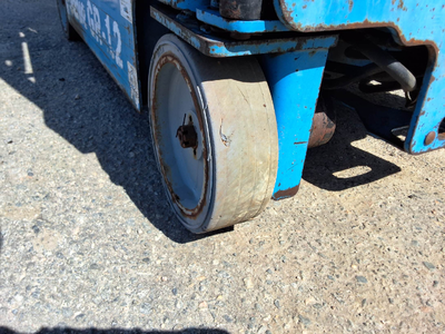 USED 2014 Genie GR-12