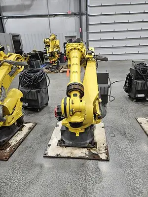 USED 2015 FANUC R-2000IC/210F