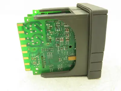 Honeywell UDC2300 Mini-Pro Temperature Controller DC230L-E0-00-10-0A00000-00-0