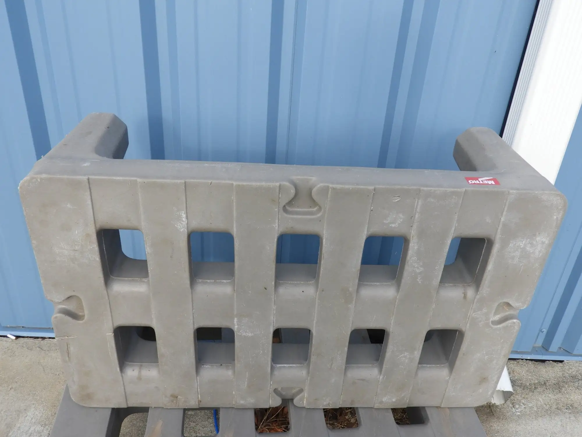 Used Metro Used METRO Dunnage Rack 12 in x 22 in x 36 in, Polymer, 1,500lb Load Capacity Racks/Shelving Illinois US | Falcon Restaurant Supply #1376598