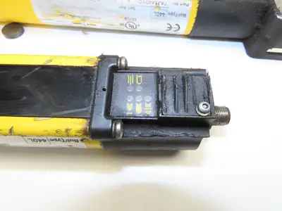 Allen Bradley GuardShield Safety Light Curtain Transmitter/Receiver Set 1440mm